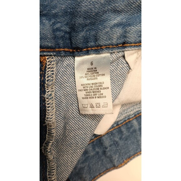 Aeropostale Women's Size 6 High Rise Light Wash Denim Distressed Mom Shorts - Picture 3 of 7